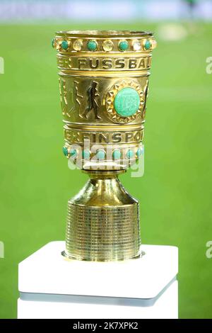 Augsburg, Deutschland. 19. Oktober 2022. firo : 19.10.2022, Fußball, DFB Pokal, Saison 2022/2023, 2. Pokalrunde FC Augsburg - FC Bayern München DFB Pokal, Pokal, Pokal, Pokal, Einleger, General, Feature, Kredit: dpa/Alamy Live Nachrichten Stockfoto