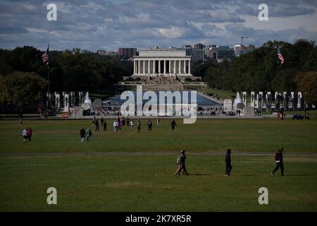 Washington, USA. 19. Oktober 2022. Eine allgemeine Ansicht des Lincoln Memorial and National Mall, in Washington, DC, am Mittwoch, den 19. Oktober, 2022. (Graeme Sloan/Sipa USA) Quelle: SIPA USA/Alamy Live News Stockfoto