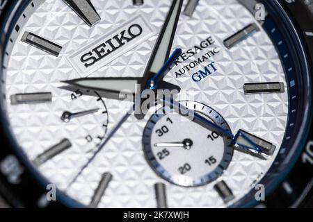 Tokio, Japan - 28. Juli 2022: Seiko Sharp Sharp Presage SPB223J1, Makrofoto des Ziffernbitzes der japanischen Armbanduhr. Die Seiko Presage Serie ist ein A Stockfoto