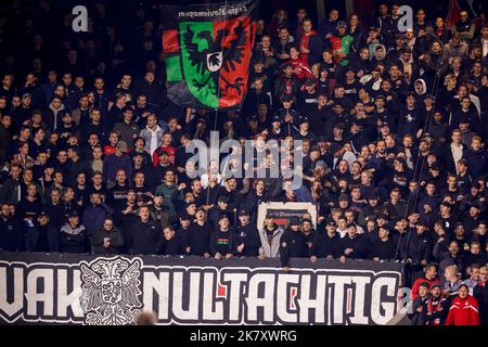 NIJMEGEN, NIEDERLANDE - OKTOBER 19: Fans Suppporters of N.E.C. „VAK Nultachtig“ während des niederländischen TOTO-KNVB-Pokalspiels zwischen N.E.C. und Fortuna Sittard am 19. Oktober 2022 im Goffertstadion in Nijmegen, Niederlande (Foto: Broer van den Boom/Orange Picts) Stockfoto