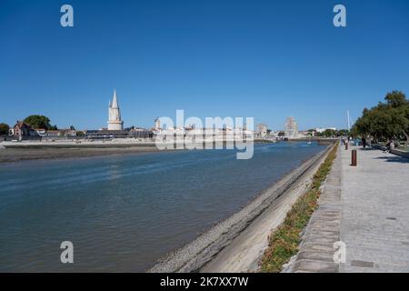 Die drei alten Türme bewachen den Eingang zum alten Hafen von La Rochelle, Charente Maritime, Frankreich Stockfoto