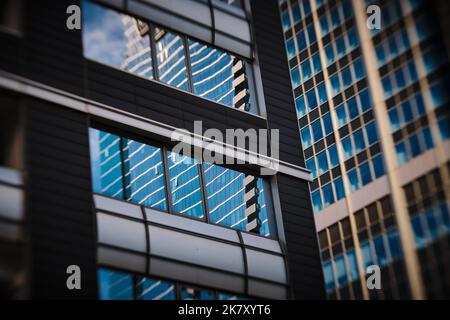 Nahaufnahme eines architektonischen Elements, wodurch ein abstraktes Bild entsteht, das als Hintergrund verwendet werden kann Stockfoto