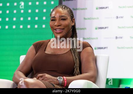 San Francisco, USA. 19. Oktober 2022. Serena Williams spricht auf der Bühne während des TechCrunch Disrupt 2022 am 19. Oktober 2022 in San Francisco, Kalifornien. Foto: Picture Happy Photos/imageSPACE/Sipa USA Kredit: SIPA USA/Alamy Live News Stockfoto