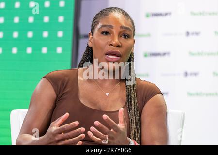 San Francisco, USA. 19. Oktober 2022. Serena Williams spricht auf der Bühne während des TechCrunch Disrupt 2022 am 19. Oktober 2022 in San Francisco, Kalifornien. Foto: Picture Happy Photos/imageSPACE/Sipa USA Kredit: SIPA USA/Alamy Live News Stockfoto