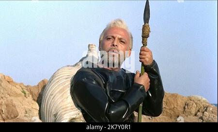 Herbert Lom Film Mysterious Island (1969) Charaktere: Captain Nemo Regie: CY Endfield 19. Dezember 1961 **WARNUNG** dieses Foto ist nur für redaktionelle Zwecke bestimmt und unterliegt dem Copyright von COLUMBIA PICTURES und/oder dem von der Film or Production Company beauftragten Fotografen und kann nur durch Veröffentlichungen in Verbindung mit der Werbung für den oben genannten Film reproduziert werden. Eine obligatorische Gutschrift für COLUMBIA PICTURES ist erforderlich. Der Fotograf sollte ebenfalls angerechnet werden, wenn er bekannt ist. Ohne schriftliche Genehmigung der Film Company kann keine kommerzielle Nutzung gewährt werden. Stockfoto