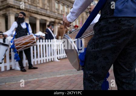 Birmingham, Großbritannien. 15. Oktober 2022. Nachtschwärmer feiern die Veranstaltung ‘Birmingham Diwali on the Square’, die vor dem Council House, dem Victoria Square, stattfindet. Kredit: NexusPix/Alamy 15/10/2022 Stockfoto