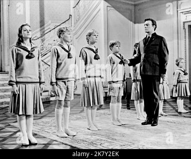 Charmian Carr, Nichols Hammond, Heather Menzies-Urich & Duane Chase Film: The Sound of Music (USA 1965) Charaktere: Liesl, Friedrich, Louisa, Kurt Regie: Robert Wise 02 March 1965 **WARNUNG** Dieses Foto ist nur für redaktionelle Verwendung bestimmt und unterliegt dem Copyright von 20. CENTURY FOX und/oder des Fotografen, der von der Film- oder Produktionsfirma beauftragt wurde und darf nur durch Publikationen im Zusammenhang mit der Bewerbung des oben genannten Films reproduziert werden. Eine obligatorische Gutschrift an 20. CENTURY FOX ist erforderlich. Der Fotograf sollte auch bei Bekanntwerden des Fotos gutgeschrieben werden. Ohne schriftliche A kann keine kommerzielle Nutzung gewährt werden Stockfoto