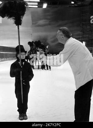 Mark Lester Film: Oliver! (1968) Charaktere: Oliver Twist Regie: Carol Reed 26 September 1968 **WARNUNG** Dieses Foto ist nur für den redaktionellen Gebrauch bestimmt und unterliegt dem Copyright von ROMULUS und/oder dem von der Film- oder Produktionsfirma beauftragten Fotografen.Es kann nur von Publikationen im Zusammenhang mit der Bewerbung des oben genannten Films reproduziert werden. Eine obligatorische Gutschrift an ROMULUS ist erforderlich. Der Fotograf sollte auch bei Bekanntwerden des Fotos gutgeschrieben werden. Ohne schriftliche Genehmigung der Film Company kann keine kommerzielle Nutzung gewährt werden. Stockfoto