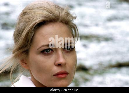 Faye Dunaway Film: Ein Ort für Liebhaber; Amanti (Amanti) Charaktere: Julia IT/Fr 1968, Regie: Vittorio De Sica 19 December 1968 **WARNUNG** Dieses Foto ist nur für redaktionelle Zwecke bestimmt und unterliegt dem Copyright von MGM und/oder dem Fotografen, der von der Film- oder Produktionsfirma beauftragt wurde, und kann nur von Publikationen im Zusammenhang mit der Bewerbung des oben genannten Films reproduziert werden. Eine obligatorische Gutschrift an MGM ist erforderlich. Der Fotograf sollte auch bei Bekanntwerden des Fotos gutgeschrieben werden. Ohne schriftliche Genehmigung der Film Company kann keine kommerzielle Nutzung gewährt werden. Stockfoto