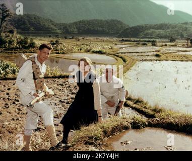 Szene mit Candice Bergen Film: The Sand Pebbles (1966) Charaktere: MIT Shirley Eckert Regie: Robert Wise 20 December 1966 **WARNUNG** Dieses Foto ist nur für den redaktionellen Gebrauch bestimmt und unterliegt dem Copyright von 20 CENTURY FOX und/oder des Fotografen, der von der Film- oder Produktionsfirma beauftragt wurde, und kann nur durch Publikationen im Zusammenhang mit der Bewerbung des oben genannten Films reproduziert werden. Eine obligatorische Gutschrift an 20 CENTURY FOX ist erforderlich. Der Fotograf sollte auch bei Bekanntwerden des Fotos gutgeschrieben werden. Ohne schriftliche Genehmigung der Film Company kann keine kommerzielle Nutzung gewährt werden. Stockfoto