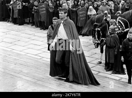 Peter O'Toole Film: Becket (1966) Regie: Peter Glenville 11 March 1964 **WARNUNG** Dieses Foto ist nur für redaktionelle Zwecke bestimmt und unterliegt dem Copyright von PARAMOUNT und/oder des Fotografen, der von der Film- oder Produktionsfirma beauftragt wurde und darf nur von Publikationen im Zusammenhang mit der Bewerbung des oben genannten Films reproduziert werden. Eine obligatorische Gutschrift an PARAMOUNT ist erforderlich. Der Fotograf sollte auch bei Bekanntwerden des Fotos gutgeschrieben werden. Ohne schriftliche Genehmigung der Film Company kann keine kommerzielle Nutzung gewährt werden. Stockfoto