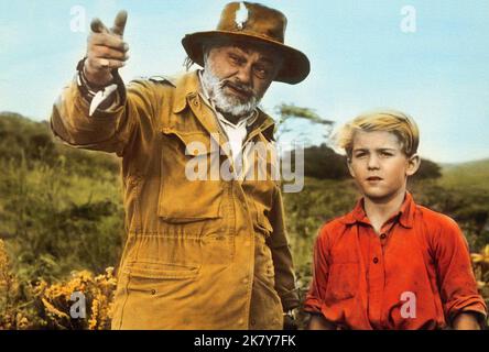 Edward G. Robinson & Fergus Mccelland Film: Sammy Going South (1967) Charaktere: Cocky Wainwright & Regie: Alexander Mackendrick 01 July 1963 **WARNUNG** Dieses Foto ist nur für den redaktionellen Gebrauch bestimmt und unterliegt dem Copyright von PARAMOUNT und/oder des Fotografen, der von der Film- oder Produktionsfirma beauftragt wurde und darf nur von Publikationen im Zusammenhang mit der Bewerbung des oben genannten Films reproduziert werden. Eine obligatorische Gutschrift an PARAMOUNT ist erforderlich. Der Fotograf sollte auch bei Bekanntwerden des Fotos gutgeschrieben werden. Ohne schriftliche Genehmigung der Film Company kann keine kommerzielle Nutzung gewährt werden. Stockfoto