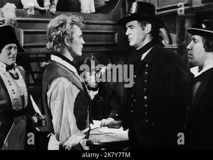 Terence Stamp & Robert Young Film: Billy Budd (1962) Charaktere: Billy Budd - Merchant Seemann & Regisseur: Peter Ustinov 12. November 1962 **WARNUNG** Dieses Foto ist nur für redaktionelle Verwendung bestimmt und unterliegt dem Copyright von ALLIIERTEN KÜNSTLERN und/oder dem Fotografen, der von der Film- oder Produktionsfirma beauftragt wurde.Es kann nur von Publikationen im Zusammenhang mit der Bewerbung des oben genannten Films reproduziert werden. Eine obligatorische Gutschrift für ALLIIERTE KÜNSTLER ist erforderlich. Der Fotograf sollte auch bei Bekanntwerden des Fotos gutgeschrieben werden. Ohne schriftliche Genehmigung der Film Company kann keine kommerzielle Nutzung gewährt werden. Stockfoto