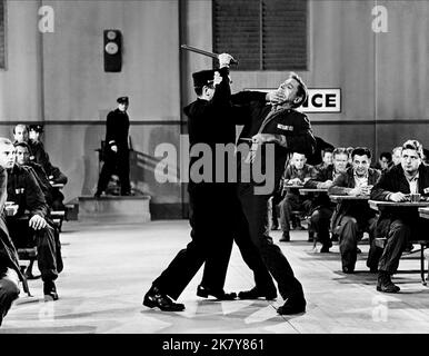 Burt Lancaster Film The Birdman of Alcatraz (USA 1962) Charaktere: Robert Franklin Stroud Regie: John Frankenheimer 03. Juli 1962 **WARNUNG** dieses Foto ist nur für redaktionelle Zwecke bestimmt und unterliegt dem Urheberrecht von UNITED ARTISTS und/oder dem Fotografen, der von der Film or Production Company zugewiesen wurde. Eine obligatorische Gutschrift für UNITED ARTISTS ist erforderlich. Der Fotograf sollte ebenfalls angerechnet werden, wenn er bekannt ist. Ohne schriftliche Genehmigung der Film Company kann keine kommerzielle Nutzung gewährt werden. Stockfoto