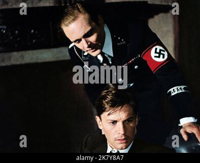 Helmut Berger & Helmut Griem Film The Damned (1969) Charaktere: Martin von Essenbeck & Aschenbach Regie: Luchino Visconti 14. Oktober 1969 **WARNUNG** dieses Foto ist nur für redaktionelle Zwecke bestimmt und ist urheberrechtlich geschützt von WARNER BROS und/oder dem von der Film- oder Produktionsgesellschaft beauftragten Fotografen und kann nur durch Veröffentlichungen in Verbindung mit der Promotion des obigen Films reproduziert werden. Eine obligatorische Gutschrift für WARNER BROS ist erforderlich. Der Fotograf sollte ebenfalls angerechnet werden, wenn er bekannt ist. Ohne schriftliche Genehmigung der Film Company kann keine kommerzielle Nutzung gewährt werden. Stockfoto