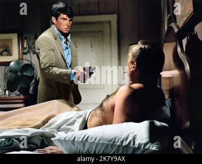 George Hamilton Film: The Power (USA 1968) Charaktere: Professor Jim Tanner Regie: Byron Haskin 21 February 1968 **WARNUNG** Dieses Foto ist nur für redaktionelle Zwecke bestimmt und unterliegt dem Copyright von MGM und/oder dem von der Film- oder Produktionsfirma beauftragten Fotografen und kann nur durch Publikationen im Zusammenhang mit der Bewerbung des oben genannten Films reproduziert werden. Eine obligatorische Gutschrift an MGM ist erforderlich. Der Fotograf sollte auch bei Bekanntwerden des Fotos gutgeschrieben werden. Ohne schriftliche Genehmigung der Film Company kann keine kommerzielle Nutzung gewährt werden. Stockfoto