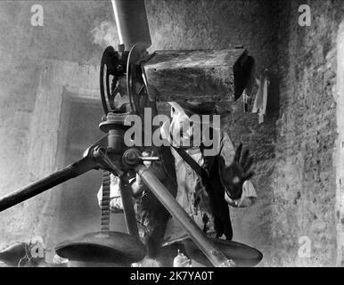 William Holden Film The Wild Bunch (1969) Charaktere: Pike Bishop Regie: Sam Peckinpah 18. Juni 1969 **WARNUNG** dieses Foto ist nur für redaktionelle Zwecke bestimmt und unterliegt dem Urheberrecht von WARNER-SEVEN ARTS und/oder dem Fotografen, der von der Film or Production Company beauftragt wurde. Eine obligatorische Gutschrift für WARNER-SEVEN ARTS ist erforderlich. Der Fotograf sollte ebenfalls angerechnet werden, wenn er bekannt ist. Ohne schriftliche Genehmigung der Film Company kann keine kommerzielle Nutzung gewährt werden. Stockfoto