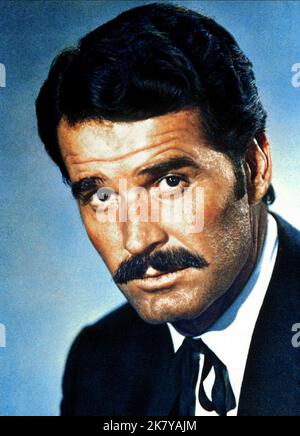 James Garner Film: Hour Of The Gun (1967) Charaktere: Wyatt Earp Regie: John Sturges 01. November 1967 **WARNUNG** Dieses Foto ist nur für redaktionelle Verwendung bestimmt und unterliegt dem Copyright von UNITED ARTISTS und/oder dem von der Film- oder Produktionsgesellschaft beauftragten Fotografen und kann nur durch Publikationen im Zusammenhang mit der Bewerbung des oben genannten Films reproduziert werden. Eine obligatorische Gutschrift für UNITED ARTISTS ist erforderlich. Der Fotograf sollte auch bei Bekanntwerden des Fotos gutgeschrieben werden. Ohne schriftliche Genehmigung der Film Company kann keine kommerzielle Nutzung gewährt werden. Stockfoto