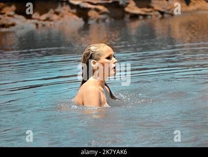 Ursula Andress Film The Southern Star (1969) Charaktere: Erica Kramer Regie: Sidney Hayers 28. Mai 1969 **WARNUNG** dieses Foto ist nur für redaktionelle Zwecke bestimmt und unterliegt dem Urheberrecht von COLUMBIA PICTURES und/oder dem Fotografen, der von der Film or Production Company beauftragt wurde. Eine obligatorische Gutschrift für COLUMBIA PICTURES ist erforderlich. Der Fotograf sollte ebenfalls angerechnet werden, wenn er bekannt ist. Ohne schriftliche Genehmigung der Film Company kann keine kommerzielle Nutzung gewährt werden. Stockfoto
