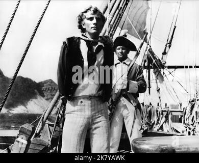 Terence Stamp Film: Billy Budd (1962) Charaktere: Billy Budd - Merchant Seemann Regie: Peter Ustinov 12. November 1962 **WARNUNG** Dieses Foto ist nur für redaktionelle Verwendung bestimmt und unterliegt dem Copyright von ALLIIERTEN KÜNSTLERN und/oder dem Fotografen, der von der Film- oder Produktionsfirma beauftragt wurde.Es kann nur von Publikationen im Zusammenhang mit der Bewerbung des oben genannten Films reproduziert werden. Eine obligatorische Gutschrift für ALLIIERTE KÜNSTLER ist erforderlich. Der Fotograf sollte auch bei Bekanntwerden des Fotos gutgeschrieben werden. Ohne schriftliche Genehmigung der Film Company kann keine kommerzielle Nutzung gewährt werden. Stockfoto