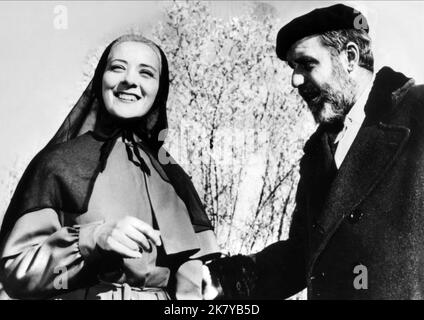 Silvia Pinal & Fernando Rey Film: Viridiana (1961) Charaktere: Viridiana, Don Jaime Regie: Luis Buñuel 01 May 1961 **WARNUNG** Dieses Foto ist nur für redaktionelle Verwendung und das Copyright von KINGSLEY-INT. Und/oder den Fotografen, der vom Film- oder Produktionsunternehmen beauftragt wurde und nur durch Publikationen im Zusammenhang mit der Bewerbung des oben genannten Films reproduziert werden kann. Eine obligatorische Gutschrift an KINGSLEY-INT. Ist erforderlich. Der Fotograf sollte auch bei Bekanntwerden des Fotos gutgeschrieben werden. Ohne schriftliche Genehmigung der Film Company kann keine kommerzielle Nutzung gewährt werden. Stockfoto