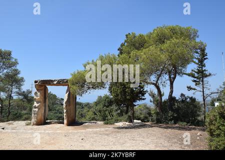 Arch Monument auf dem Wanderweg - Mount Carmel in der Nähe von Haifa, Israel Stockfoto