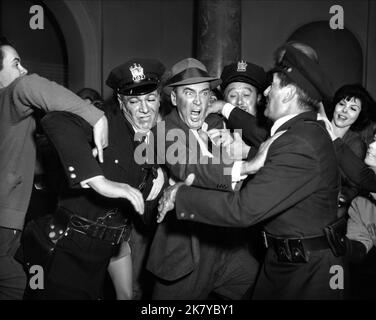 James Stewart Film Take her, She's Mine (1963) Charaktere: Frank Michaelson / Sprecher Regisseur: Henry Koster 13. November 1963 **WARNUNG** dieses Foto ist nur für redaktionelle Zwecke bestimmt und unterliegt dem Copyright von 20TH CENTURY FOX und/oder dem Fotografen, der von der Film or Production Company zugewiesen wurde. Eine obligatorische Gutschrift für 20TH CENTURY FOX ist erforderlich. Der Fotograf sollte ebenfalls angerechnet werden, wenn er bekannt ist. Ohne schriftliche Genehmigung der Film Company kann keine kommerzielle Nutzung gewährt werden. Stockfoto