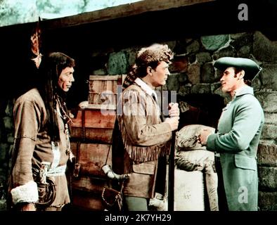 Ed Ames & Fess Parker Film: Daniel Boone: Frontier Trail Rider (1960) Charaktere: Mingo & Daniel Boone Regie: George Sherman 01 May 1966 **WARNUNG** Dieses Foto ist nur für den redaktionellen Gebrauch bestimmt und unterliegt dem Copyright von 20. CENTURY FOX und/oder des Fotografen, der von der Film- oder Produktionsfirma beauftragt wurde.Es kann nur von Publikationen im Zusammenhang mit der Bewerbung des oben genannten Films reproduziert werden. Eine obligatorische Gutschrift an 20. CENTURY FOX ist erforderlich. Der Fotograf sollte auch bei Bekanntwerden des Fotos gutgeschrieben werden. Ohne schriftliche Genehmigung der Film Company kann keine kommerzielle Nutzung gewährt werden. Stockfoto