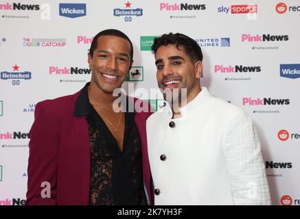 Michael Gunning (links) und Dr. Ranj Singh während der PinkNews Awards im Church House Westminster, London. Bilddatum: Mittwoch, 19. Oktober 2022. Stockfoto