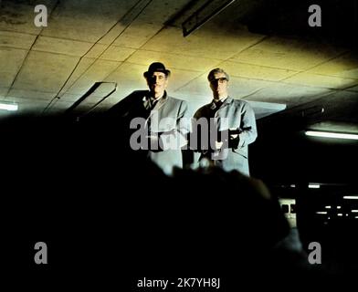 Nigel Green & Michael Caine Film The Ipcress File (1965) Charaktere: Major Dalby & Harry Palmer Regie: Sidney J. Furie 02. Juli 1965 **WARNUNG** dieses Foto ist nur für redaktionelle Zwecke bestimmt und unterliegt dem Urheberrecht von RANG und/oder dem Fotografen, der von der Film or Production Company zugewiesen wurde. Es kann nur durch Veröffentlichungen in Verbindung mit der Promotion des obigen Films reproduziert werden. Für die EINSTUFUNG ist eine erforderliche Gutschrift erforderlich. Der Fotograf sollte ebenfalls angerechnet werden, wenn er bekannt ist. Ohne schriftliche Genehmigung der Film Company kann keine kommerzielle Nutzung gewährt werden. Stockfoto