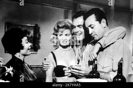 Michi Kobi, Patricia Owens, Jeffrey Hunter & Vic Damone Film: Hell To Eternity (1960) Charaktere: Sono,Sheila Lincoln,Guy Gabaldon & Pete Regie: Phil Karlson 01. August 1960 **WARNUNG** Dieses Foto ist nur für redaktionelle Verwendung bestimmt und unterliegt dem Copyright von ATLANTIC PICTURES und/oder des Fotografen, der von der Film- oder Produktionsfirma beauftragt wurde und darf nur von Publikationen im Zusammenhang mit der Bewerbung des oben genannten Films reproduziert werden. Eine obligatorische Gutschrift für ATLANTIC PICOS ist erforderlich. Der Fotograf sollte auch bei Bekanntwerden des Fotos gutgeschrieben werden. Ohne schriftliche Genehmigung kann keine kommerzielle Nutzung gewährt werden Stockfoto