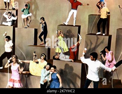 Tanzszene Film Bye Bye Birdie (USA 1963) Regie: George Sidney 04. April 1963 **WARNUNG** dieses Foto ist nur für redaktionelle Zwecke bestimmt und unterliegt dem Copyright von COLUMBIA PICTURES und/oder dem von der Film or Production Company beauftragten Fotografen und kann nur durch Veröffentlichungen in Verbindung mit der Werbung für den oben genannten Film reproduziert werden. Eine obligatorische Gutschrift für COLUMBIA PICTURES ist erforderlich. Der Fotograf sollte ebenfalls angerechnet werden, wenn er bekannt ist. Ohne schriftliche Genehmigung der Film Company kann keine kommerzielle Nutzung gewährt werden. Stockfoto