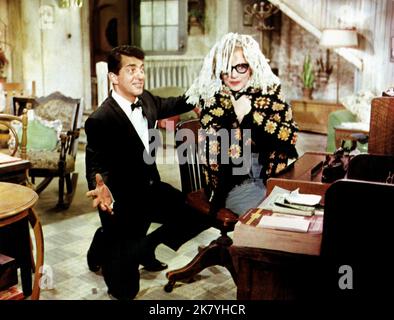 Dean Martin & Judy Holliday Film Bells Are Ringing (1960) Charaktere: Jeffrey Moss & Ella Peterson Regie: Vincente Minnelli 20. Juni 1960 **WARNUNG** dieses Foto ist nur für redaktionelle Zwecke bestimmt und unterliegt dem Copyright von MGM und/oder dem Fotografen, der von der Film or Production Company zugewiesen wurde. Es kann nur durch Veröffentlichungen in Verbindung mit der Werbung für den oben genannten Film reproduziert werden. Eine obligatorische Gutschrift an MGM ist erforderlich. Der Fotograf sollte ebenfalls angerechnet werden, wenn er bekannt ist. Ohne schriftliche Genehmigung der Film Company kann keine kommerzielle Nutzung gewährt werden. Stockfoto