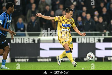 Brugges, Belgien. 19. Oktober 2022. Shinji Okazaki (30) vom STVV, abgebildet während eines Fußballspiels der ersten Liga der belgischen Jupiler Pro League zwischen dem Club Brugge KV und dem Sint-Truidense VV am Spieltag 13. in der Saison 2022-2023, am Mittwoch, dem 19. Oktober 2022 in Brügge, Belgien. PHOTO SPORTPIX | DAVID CATRY Credit: David Catry/Alamy Live News Stockfoto