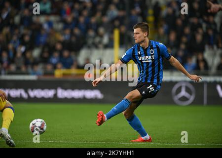 Brugges, Belgien. 19. Oktober 2022. Bjorn Meijer (14) vom Club Brügge während eines Fußballspiels der ersten Liga der belgischen Jupiler Pro League zwischen dem Club Brügge KV und dem Sint-Truidense VV am Spieltag 13. in der Saison 2022-2023, am Mittwoch, dem 19. Oktober 2022 in Brügge, Belgien. PHOTO SPORTPIX | DAVID CATRY Credit: David Catry/Alamy Live News Stockfoto