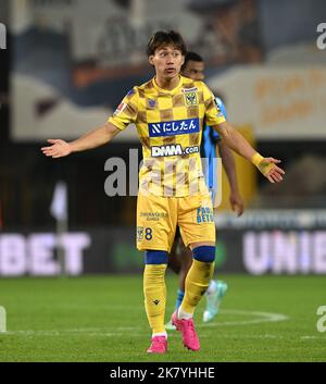 Brugges, Belgien. 19. Oktober 2022. Daichi Hayashi (8) von STVV abgebildet reagieren während eines Jupiler Pro League belgischen 1. Liga Fußballspiel zwischen Club Brugge KV und Sint-Truidense VV am Spieltag 13. in der Saison 2022-2023 , am Mittwoch, 19. Oktober 2022 in Brügge , Belgien . PHOTO SPORTPIX | DAVID CATRY Credit: David Catry/Alamy Live News Stockfoto