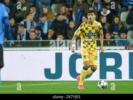 Brugges, Belgien. 19. Oktober 2022. Ameen Al-Dakhil (3) vom STVV, abgebildet während eines Fußballspiels der ersten Liga der belgischen Jupiler Pro League zwischen dem Club Brugge KV und dem Sint-Truidense VV am Spieltag 13. in der Saison 2022-2023, am Mittwoch, dem 19. Oktober 2022 in Brügge, Belgien. PHOTO SPORTPIX | DAVID CATRY Credit: David Catry/Alamy Live News Stockfoto