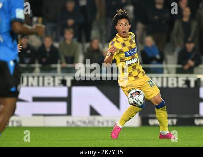 Brugges, Belgien. 19. Oktober 2022. Daichi Hayashi (8) vom STVV, abgebildet während eines Fußballspiels der ersten Liga der belgischen Jupiler Pro League zwischen dem Club Brugge KV und dem Sint-Truidense VV am Spieltag 13. in der Saison 2022-2023, am Mittwoch, dem 19. Oktober 2022 in Brügge, Belgien. PHOTO SPORTPIX | DAVID CATRY Credit: David Catry/Alamy Live News Stockfoto