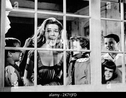 Jane Fonda Film: Tall Story (1963) Charaktere: June Ryder Regie: Joshua Logan 06. April 1960 **WARNUNG** Dieses Foto ist nur für redaktionelle Verwendung bestimmt und unterliegt dem Copyright von WARNER BROS und/oder dem von der Film- oder Produktionsfirma beauftragten Fotografen und kann nur von Publikationen im Zusammenhang mit der Bewerbung des oben genannten Films reproduziert werden. Eine obligatorische Gutschrift an WARNER BROS ist erforderlich. Der Fotograf sollte auch bei Bekanntwerden des Fotos gutgeschrieben werden. Ohne schriftliche Genehmigung der Film Company kann keine kommerzielle Nutzung gewährt werden. Stockfoto