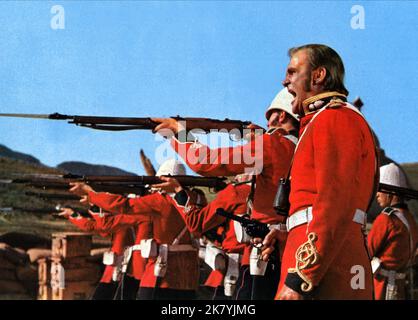 Stanley Baker Film: Zulu (1964) Charaktere: Lieutenant John Chard R.E. Regie: CY Endfield 22 January 1964 **WARNUNG** Dieses Foto ist nur für den redaktionellen Gebrauch bestimmt und unterliegt dem Copyright von PARAMOUNT und/oder des Fotografen, der von der Film- oder Produktionsfirma beauftragt wurde und darf nur von Publikationen im Zusammenhang mit der Bewerbung des oben genannten Films reproduziert werden. Eine obligatorische Gutschrift an PARAMOUNT ist erforderlich. Der Fotograf sollte auch bei Bekanntwerden des Fotos gutgeschrieben werden. Ohne schriftliche Genehmigung der Film Company kann keine kommerzielle Nutzung gewährt werden. Stockfoto