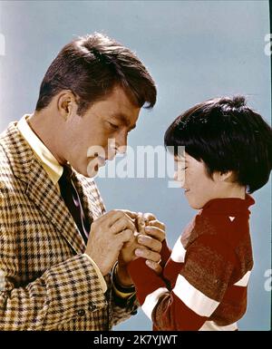 Bill Bixby & Brandon Cruz Television: The Baltship of Eddie's Father (TV-Serie) Charaktere: Tom Corbett & Eddie Corbett USA 1969-1972, 17. September 1969 **WARNUNG** dieses Foto ist nur für redaktionelle Zwecke bestimmt und unterliegt dem Urheberrecht von MGM TELEVISION und/oder dem Fotografen, der von der Film- oder Produktionsgesellschaft zugewiesen wurde. Eine obligatorische Gutschrift für MGM TV ist erforderlich. Der Fotograf sollte ebenfalls angerechnet werden, wenn er bekannt ist. Ohne schriftliche Genehmigung der Film Company kann keine kommerzielle Nutzung gewährt werden. Stockfoto