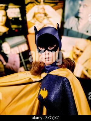 Yvonne Craig Television: Batman (TV-Serie) Charaktere: Barbara Gordon/Batgirl USA 1966-1968, / 3. Staffel, Saison 3 12. Januar 1966 **WARNUNG** Dieses Foto ist nur für redaktionelle Zwecke bestimmt und unterliegt dem Copyright von ABC und/oder des Fotografen, der von der Film- oder Produktionsfirma beauftragt wurde, und kann nur von Publikationen im Zusammenhang mit der Bewerbung des oben genannten Films reproduziert werden. Eine obligatorische Gutschrift an ABC ist erforderlich. Der Fotograf sollte auch bei Bekanntwerden des Fotos gutgeschrieben werden. Ohne schriftliche Genehmigung der Film Company kann keine kommerzielle Nutzung gewährt werden. Stockfoto