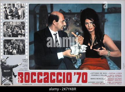 Sophia Loren Poster Film Boccaccio '70 (EPISODEN Film) Charaktere: Zoe (Segment 'La riffa' IT/FR 1962, Regie: De Sica,Fellini, Visconti 22. Februar 1962 **WARNUNG** dieses Foto ist nur für redaktionelle Zwecke bestimmt und unterliegt dem Urheberrecht von BOTSCHAFTSBILDERN und/oder dem Fotografen, der von der Film- oder Produktionsgesellschaft zugewiesen wurde. Eine obligatorische Gutschrift für BILDER DER BOTSCHAFT ist erforderlich. Der Fotograf sollte ebenfalls angerechnet werden, wenn er bekannt ist. Ohne schriftliche Genehmigung der Film Company kann keine kommerzielle Nutzung gewährt werden. Stockfoto