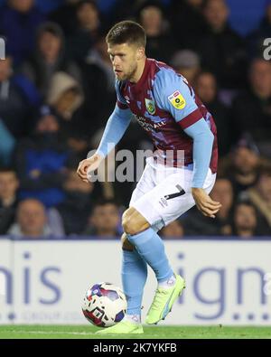 Birmingham, Großbritannien. 19. Oktober 2022. Johann Guomundsson #7 von Burnley während des Sky Bet Championship-Spiels Birmingham City gegen Burnley in St Andrews, Birmingham, Großbritannien, 19.. Oktober 2022 (Foto von Simon Bissett/News Images) in Birmingham, Großbritannien am 10/19/2022. (Foto von Simon Bissett/News Images/Sipa USA) Quelle: SIPA USA/Alamy Live News Stockfoto