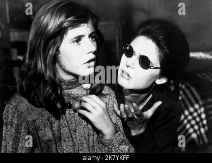 Patty Duke & Anne Bancroft Film: The Miracle Worker (USA 1962) Charaktere: Helen Keller, Annie Sullivan Regie: Arthur Penn 23 May 1962 **WARNUNG** Dieses Foto ist nur für redaktionelle Verwendung bestimmt und unterliegt dem Copyright von UNITED ARTISTS und/oder dem von der Film- oder Produktionsfirma beauftragten Fotografen und kann nur von Publikationen im Zusammenhang mit der Bewerbung des oben genannten Films reproduziert werden. Eine obligatorische Gutschrift für UNITED ARTISTS ist erforderlich. Der Fotograf sollte auch bei Bekanntwerden des Fotos gutgeschrieben werden. Ohne schriftliche Genehmigung der Film Company kann keine kommerzielle Nutzung gewährt werden. Stockfoto