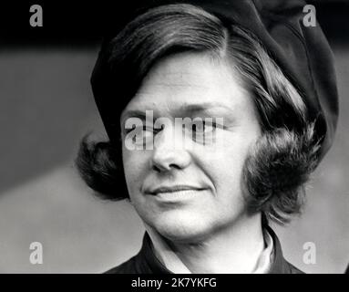 Estelle Parsons Film Bonnie and Clyde (USA 1967) Charaktere: Blanche Regie: Arthur Penn 18. Juli 1967 **WARNUNG** dieses Foto ist nur für redaktionelle Zwecke bestimmt und ist urheberrechtlich geschützt von WARNER BROS. Und/oder dem von der Film- oder Produktionsgesellschaft beauftragten Fotografen und dürfen nur durch Veröffentlichungen in Verbindung mit der Werbung für den oben genannten Film reproduziert werden. Eine obligatorische Gutschrift an WARNER BROS. Ist erforderlich. Der Fotograf sollte ebenfalls angerechnet werden, wenn er bekannt ist. Ohne schriftliche Genehmigung der Film Company kann keine kommerzielle Nutzung gewährt werden. Stockfoto