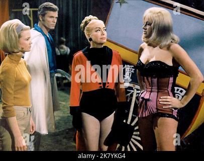 Judy Geeson, Ty Hardin, Joan Crawford & Diana Dors Film: Berserk (1967) Charaktere: Angela Riaters, Frank Hawkins, Monica Riaters, Matilda Regie: Jim O'Connolly 06 December 1967 **WARNUNG** Dieses Foto ist nur für den redaktionellen Gebrauch bestimmt und unterliegt dem Copyright von COLUMBIA PICTURES und/oder des Fotografen, der von der Film- oder Produktionsfirma beauftragt wurde.Es kann nur von Publikationen im Zusammenhang mit der Bewerbung des oben genannten Films reproduziert werden. Eine obligatorische Gutschrift für COLUMBIA PICTURES ist erforderlich. Der Fotograf sollte auch bei Bekanntwerden des Fotos gutgeschrieben werden. Ohne schriftliche Genehmigung kann keine kommerzielle Nutzung gewährt werden Stockfoto