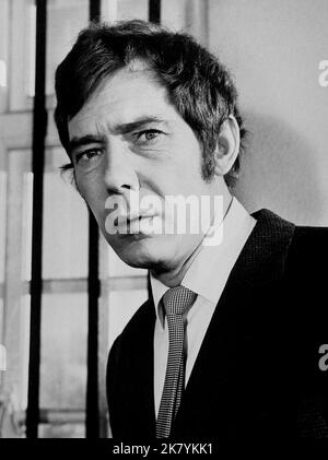 Mike Pratt Television: Randall And Hopkirk (Verstorben) (1968) Charaktere: Jeff Randall 12 June 1969 **WARNUNG** Dieses Foto ist nur für redaktionelle Zwecke bestimmt und unterliegt dem Copyright von ITC und/oder des Fotografen, der von der Film- oder Produktionsfirma beauftragt wurde, und kann nur von Publikationen im Zusammenhang mit der Bewerbung des oben genannten Films reproduziert werden. Eine obligatorische Gutschrift an ITC ist erforderlich. Der Fotograf sollte auch bei Bekanntwerden des Fotos gutgeschrieben werden. Ohne schriftliche Genehmigung der Film Company kann keine kommerzielle Nutzung gewährt werden. Stockfoto