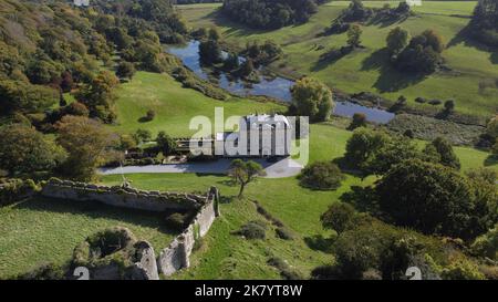 Luftaufnahmen des Penrice Castle Estate Oxwich Gower Wales im Frühherbst/September 2022 Stockfoto