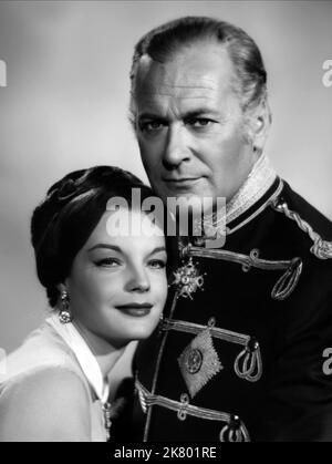 Romy Schneider & Curd Jurgens Film Adorable Sinner; Katia (1959) Charaktere: Katia, Zar Alexander II Regie: Robert Siodmak 22. Dezember 1959 **WARNUNG** dieses Foto ist nur für redaktionelle Zwecke bestimmt und unterliegt dem Urheberrecht von Film-MART und/oder dem Fotografen, der von der Film- oder Produktionsgesellschaft zugewiesen wurde. Eine obligatorische Gutschrift für Film-MART ist erforderlich. Der Fotograf sollte ebenfalls angerechnet werden, wenn er bekannt ist. Ohne schriftliche Genehmigung der Film Company kann keine kommerzielle Nutzung gewährt werden. Stockfoto